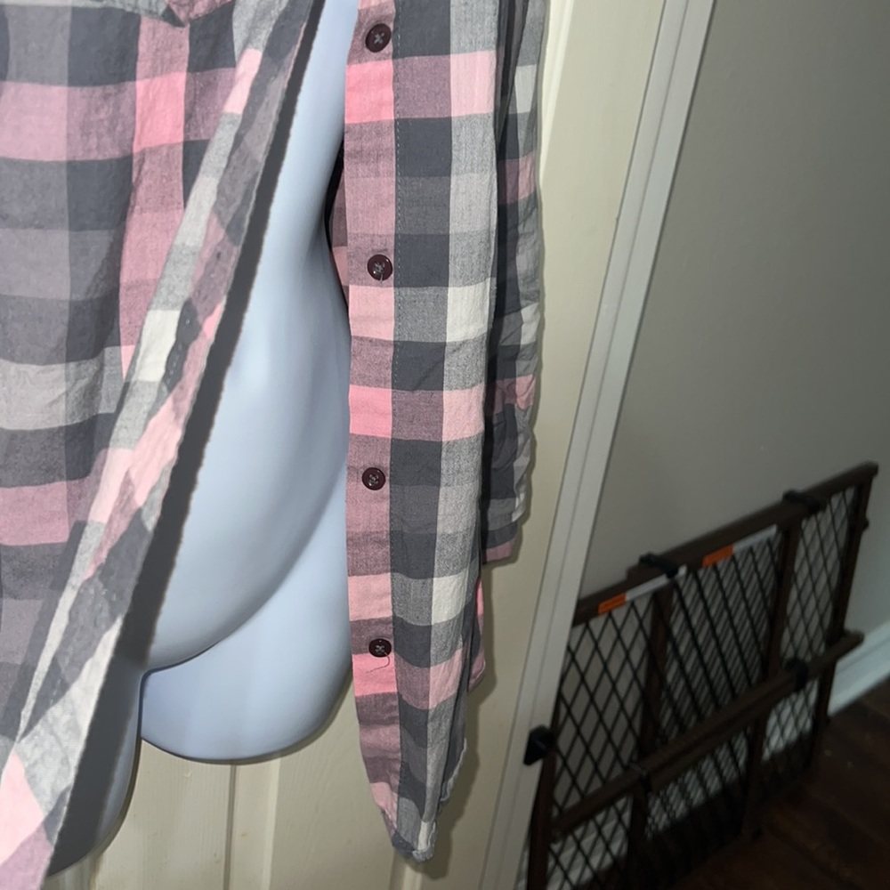 Pink & Gray plaid Ladies Top - Picture 6 of 9